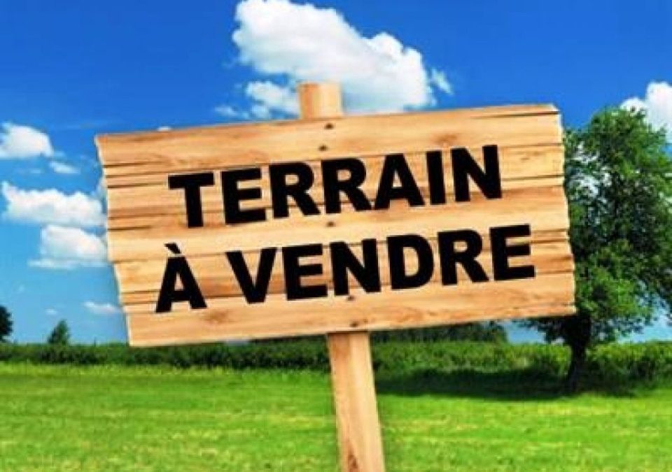 Vendu –  terrain –   600m² – Vaux-en-Bugey
